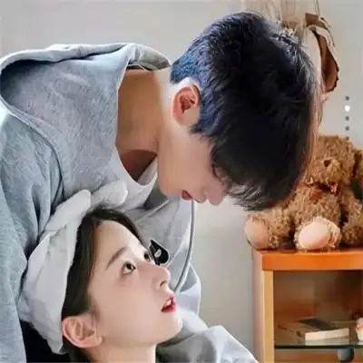 宠溺情侣头像一左一右