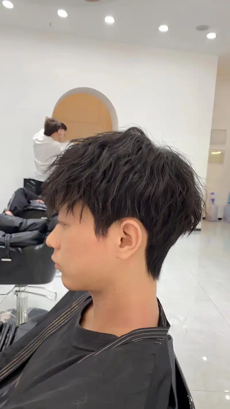 男生烫发发型 束状纹理烫.#同城热门话题 冬天到了,男生们也 - 抖音