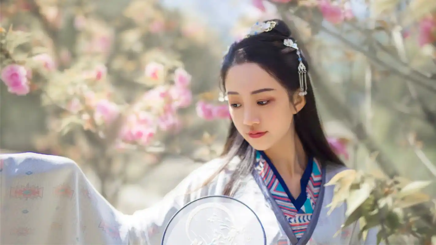 清秀古装美女高清桌面壁纸