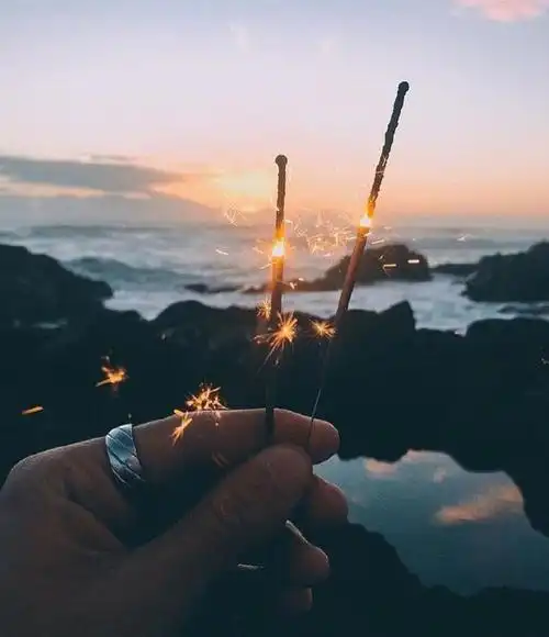 关于深夜孤独心酸句子(关于深夜孤独心酸句子说说心情) - 伤感的句子