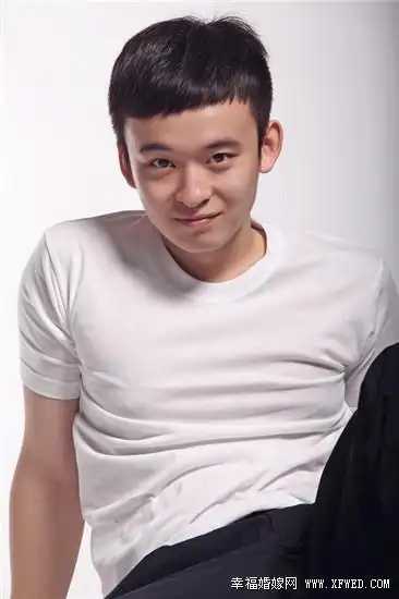 董子健个人资料遭网友热搜,据悉,董子健是中国第一代文化经纪人王京花