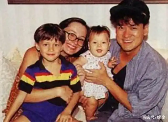 周华健30岁儿子近照,曾被吐槽胡子拉碴太显老,今帅气亮相大变样