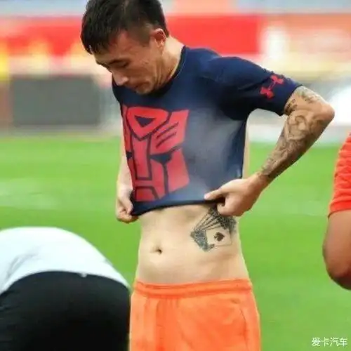 2002年的国足身材与如今的国足身材肌肉男vs鸡肉男