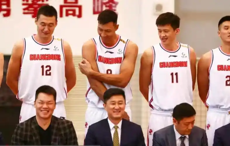 广东队中锋不再是难题,朱芳雨直言徐昕张明池下赛季征战cba,易建联