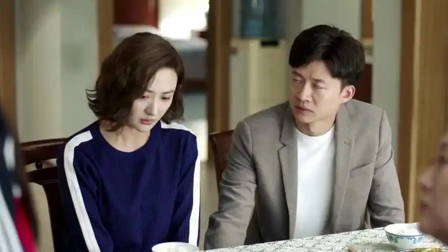 我怕来不及:晶晶心里委屈,不愿和家人一起吃饭