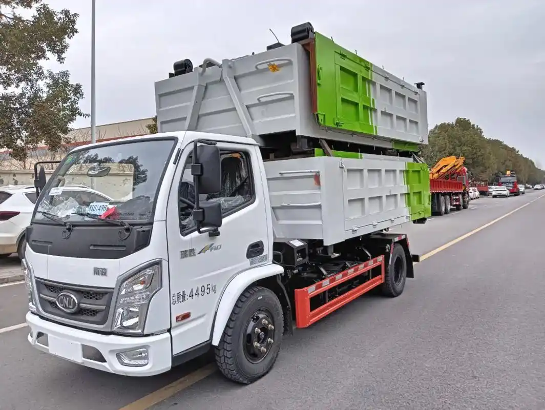 上午定车,下午发车重庆,南骏勾臂垃圾车100台现车出售,当天 - 抖音