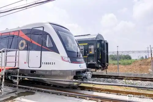 成都地铁喜提时速最快列车未来1小时内飙拢新机场