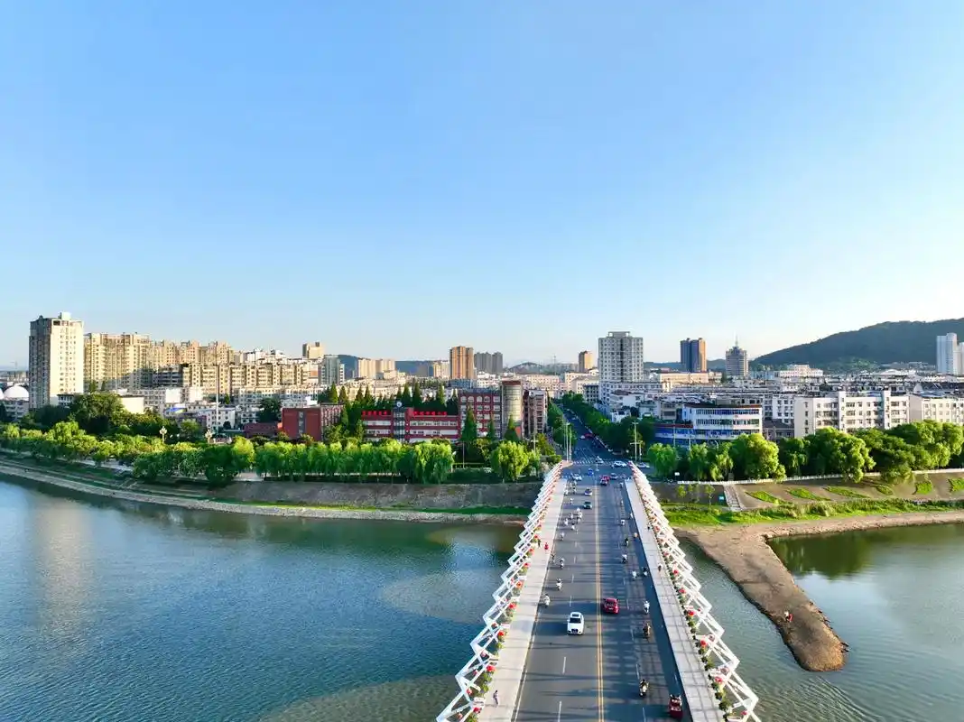 红城信阳.我的家乡信阳是中国十大宜居城市之一,那里山青水秀, - 抖音