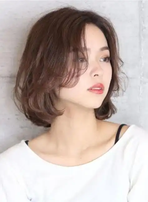 人到中年烫一个,减龄又不失女人味