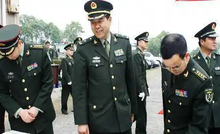 在部队,什么级别领导才叫首长,才会有警卫员,才会有专职司机?