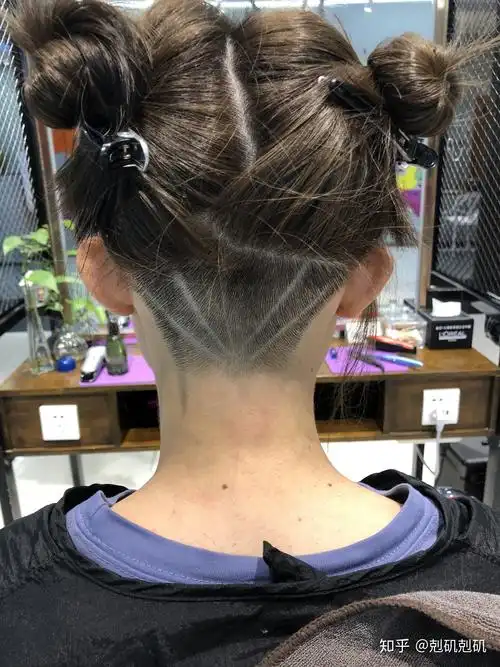 你们觉得女生把脑袋后面的头发剃了怎么样? - 知乎