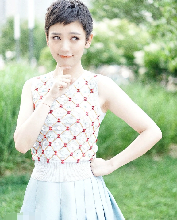 李晓峰——干练大气又睿智的优雅女主播