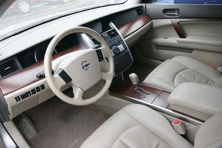 东风日产新天籁内饰