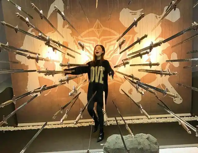 美女解说伊芙蕾雅被"万剑穿身" 网友:心疼堂姐