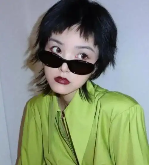 女生剪什么发型帅气 狼尾短发帅出天际_时尚发型 - 美发站