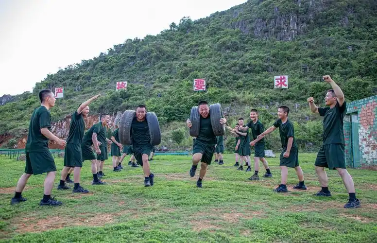 武警广西总队新兵体能训练趣味多