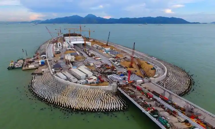 图为2017年7月4日拍摄的建设中的西人工岛.