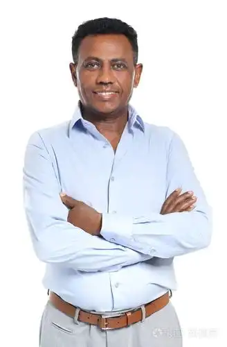 白色背景的成熟非洲裔美国人照片-正版商用图片023bui-摄图新视界