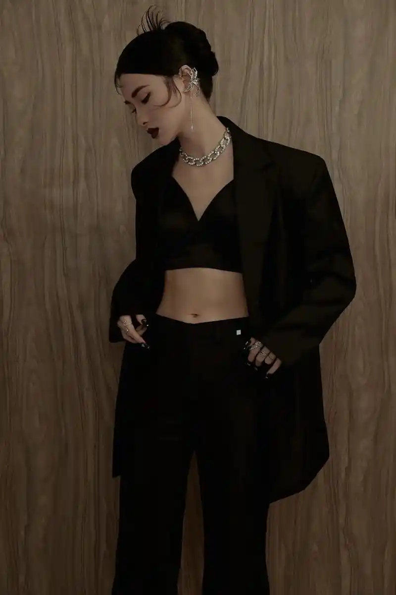 酷酷的女孩很吸引的.#美女 #颜值 #写真 #女神 #质感大 - 抖音