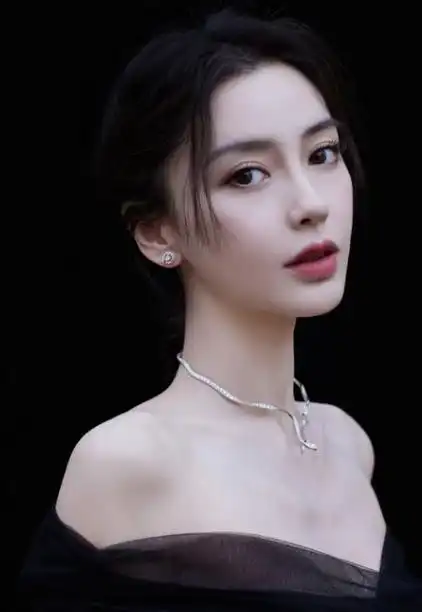 杨颖疯马秀风波不断黄晓明评论区沦陷照片禁做头像后回应了