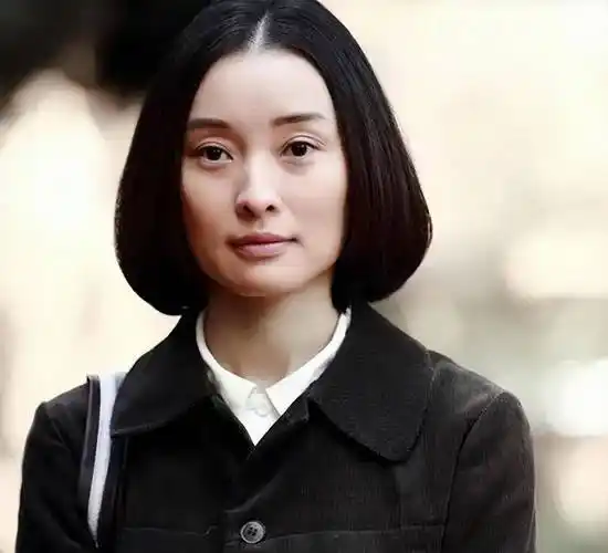 吴越:捧红前男友后被分手,现50岁坚持嫁给自己,和父亲相依为命_陈建斌