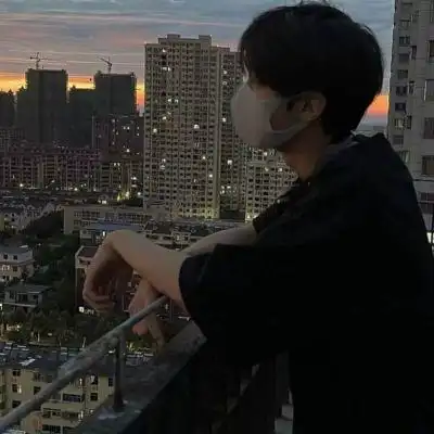 戴着口罩会帅很多-男生头像 - 壁纸家