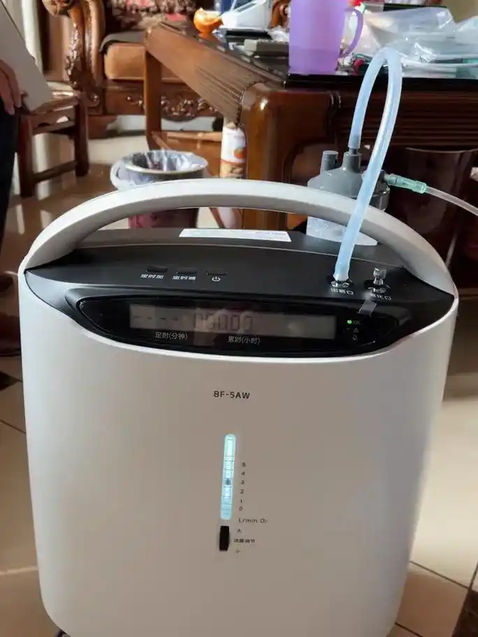 鱼跃制氧机医用级5l浓度90%吸氧器家用吸氧机老人孕妇氧气机 - 抖音