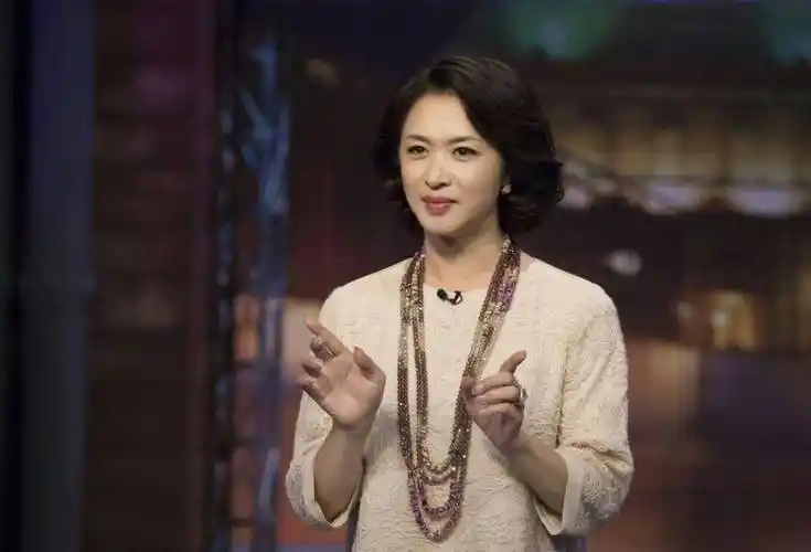 23岁娶妻,28岁变性,38岁嫁人妇,52岁的金星又曝新情况_汉斯_节目_明星