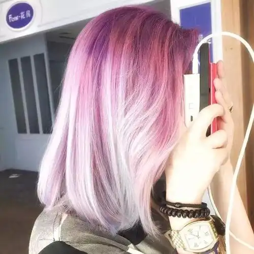 请问黑色短发 想挑染 皮肤比较白 适合什么颜色怎样的挑染?