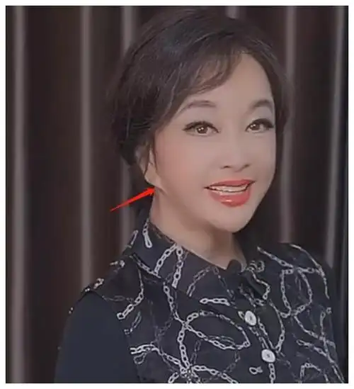 刘晓庆第5次演武则天自称女孩不认老拉皮过度导致耳垂下移