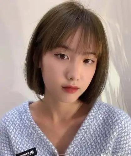 几乎适合所有年龄的女生,   好看不挑人,减龄好打理,   不烫发的短