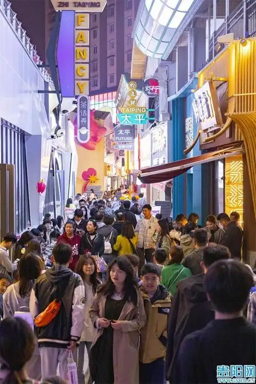 "五一"假期首日 太平路人气爆棚