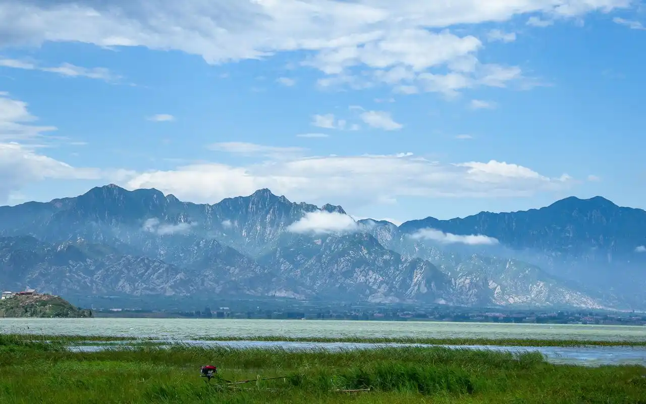 碧水蓝天唯美高清桌面壁纸