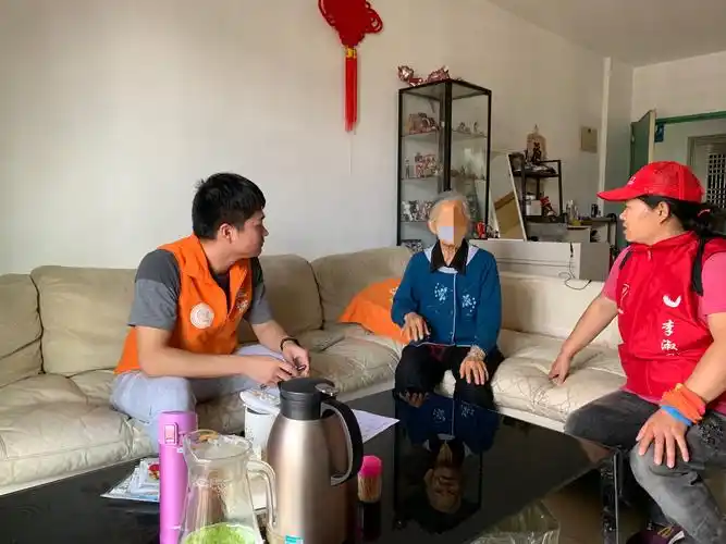 文景社区关怀慰问高龄老人活动