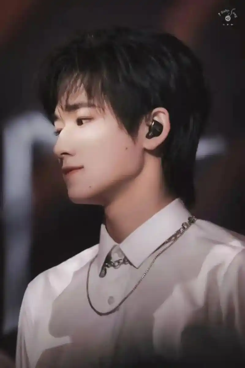 宋亚轩 "亚 你说凭什么我就看着你的照片都能哭?""就凭 - 抖音