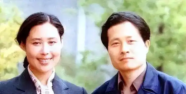 斯琴高娃的第二任伴侣,乃达斡尔族杰出的男演员敖醒晨,二人虽情深意