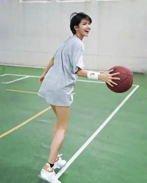无法抗拒的短发篮球女神苏皓儿