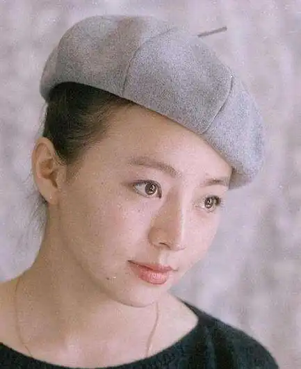 年轻时的宋丹丹可以说是十里八乡有名的美人,不仅天生丽质鹅蛋脸,还