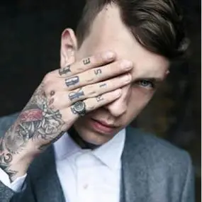 高清霸气的社会人头像男生带纹身图片