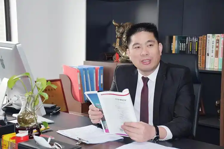 前空降兵成员,湖南成雄海餐饮董事长成雄海先生壁纸