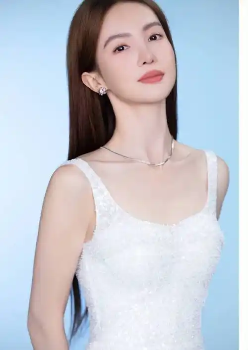 金晨白色长裙仙气十足, 尽显优雅气质 !_舞蹈_古装_作为一个