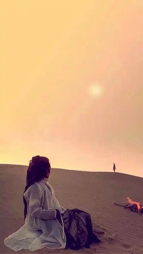 紫霞仙子在看着他的心上人,真好,我也想这么一辈子看着我的心上人,就