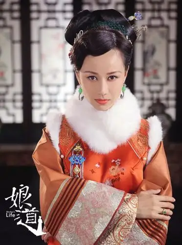 倪虹洁饰演的隆万氏虽然出身长房,却一直得不到隆家的重视,与瑛娘的