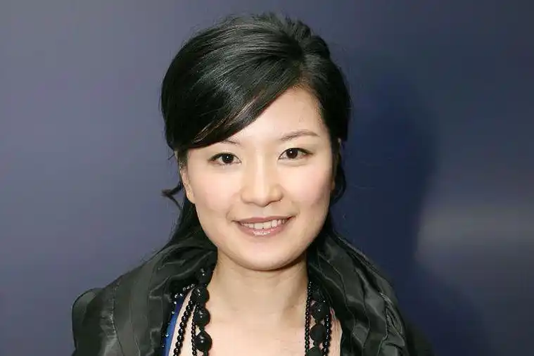 甘萍:从歌手到退圈嫁给国足名将 甘萍,90年代以《大哥你好吗》火遍