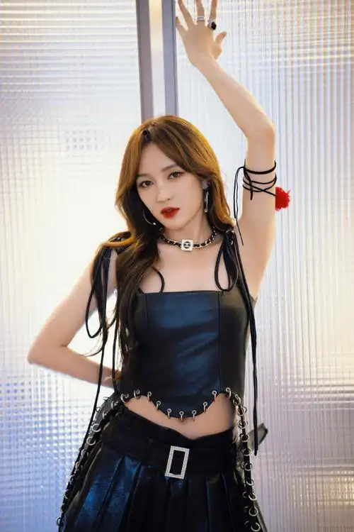 孟佳超话92#孟佳乐动兰州华流演唱会#身姿飒爽,热烈交织.