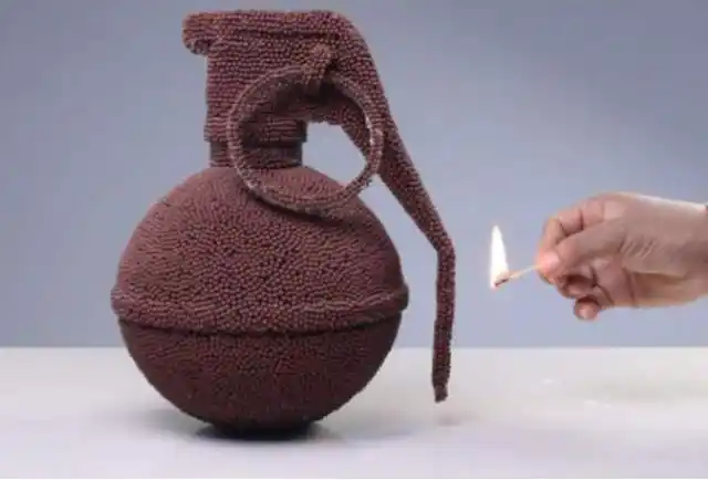 小伙用1万2000根火柴,做了一颗小地雷,点燃后太震撼了!