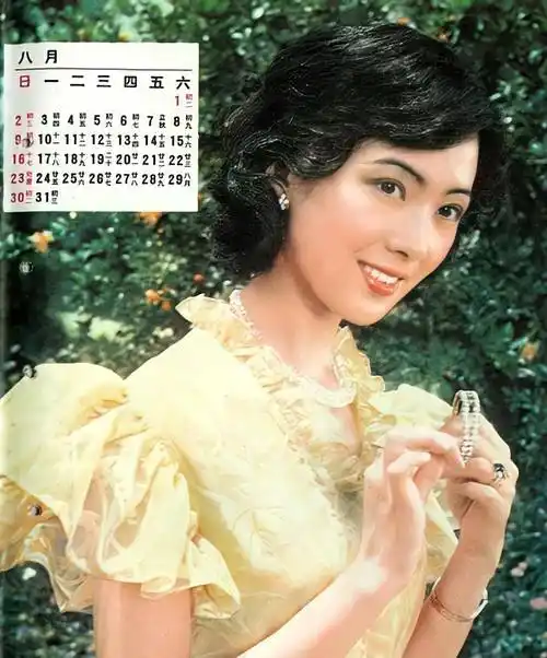 原创那个风靡80年代的挂历女神龚雪因流言隐退67岁的她近况如何