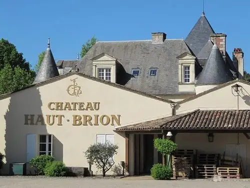 侯伯王酒庄公布期酒价格 正牌期酒相比2011年下降33%.