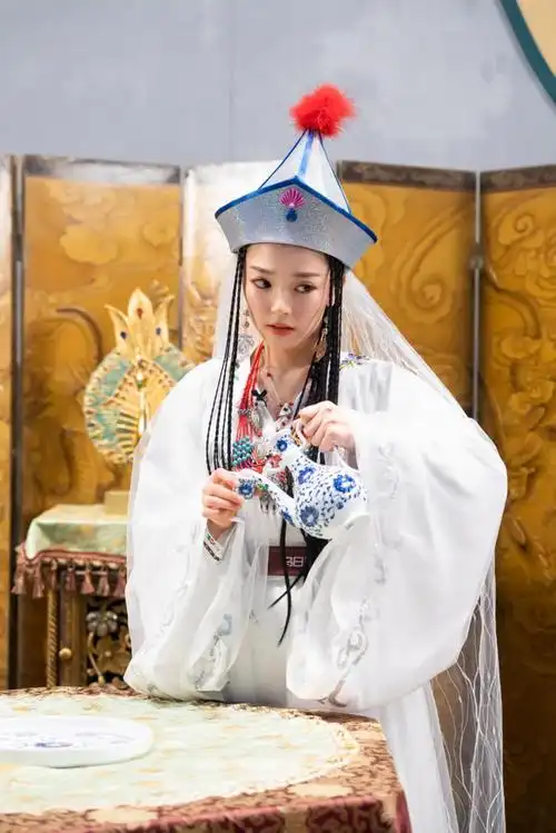 盘子女人坊x《我是女演员》,"香妃娘娘"乌日丽格惊艳全场