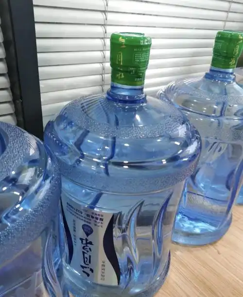 大桶装水哪个品牌水质好,长期喝10元桶装水好吗